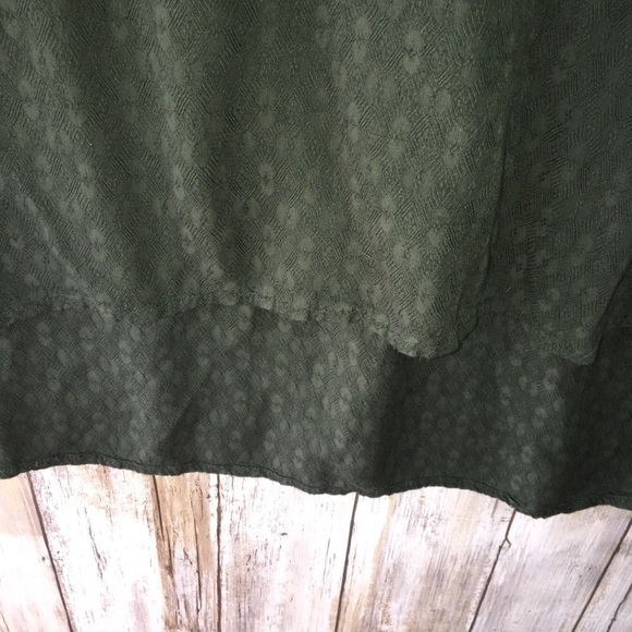 Cupcakes & Cashmere Green Blouse - Picture 3 of 4